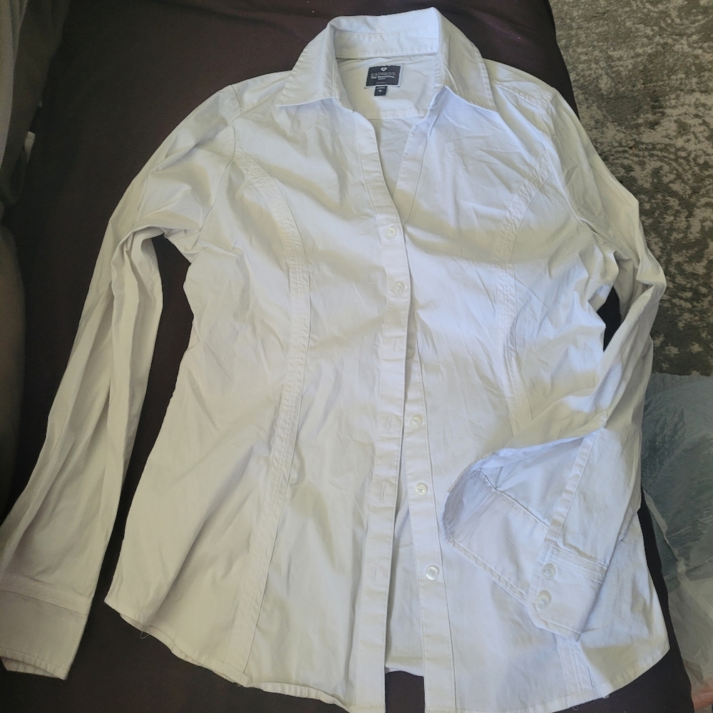 Express The Essential Shirt size Small